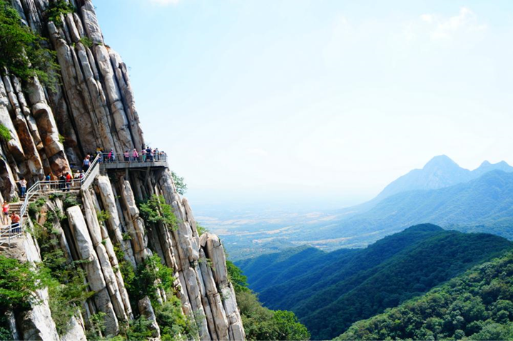 School trip to Henan, China, featuring visits to Longmen Caves and Yongtai Temple, plus a hands-on local cooking